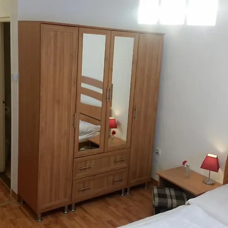 Baro Eoetvoes Lorand Menedekhaz * Pilisszentkereszt