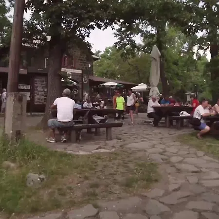 Penzion Baro Eoetvoes Lorand Menedekhaz *