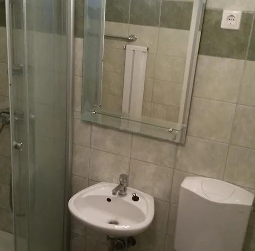 Pensjonat Baro Eoetvoes Lorand Menedekhaz *