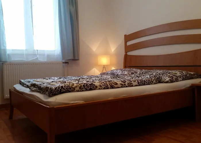 Baro Eoetvoes Lorand Menedekhaz * Pilisszentkereszt