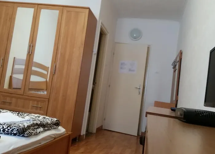 Pensjonat Baro Eoetvoes Lorand Menedekhaz *