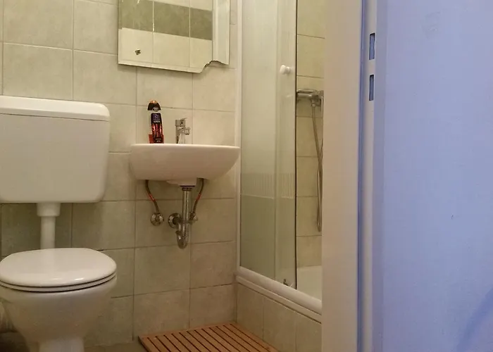 Baro Eoetvoes Lorand Menedekhaz * Pilisszentkereszt