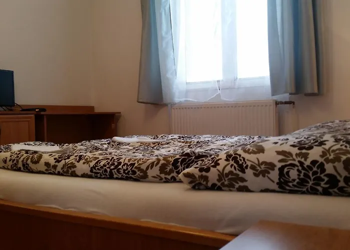 Baro Eoetvoes Lorand Menedekhaz * Pilisszentkereszt
